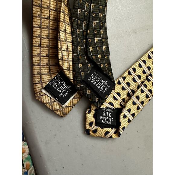 Vintage Bill Blass Neo Silk Neckties Set of Three - Picture 5 of 6